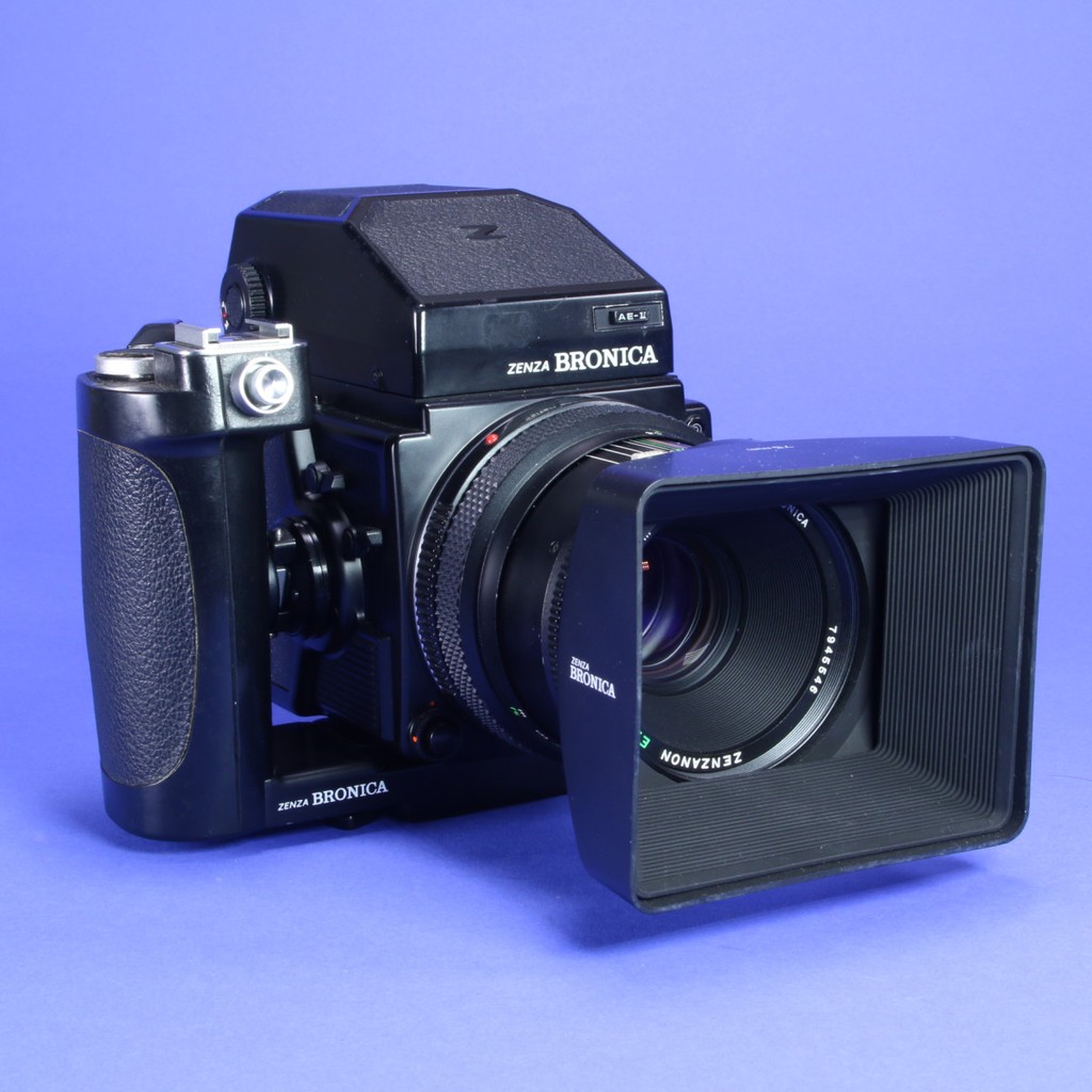Bronica ETRSi Camera with 75mm f2.8 EII Lens | Blue Moon Camera