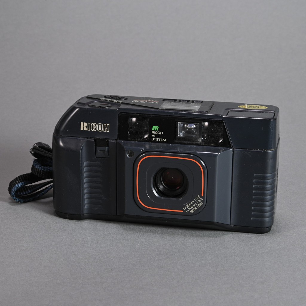 RICOH TF-500D フィルムカメラ 35mm F2.8 70mm F5 Ricoh TF-500D Dual Lens 35mm Point and Shoot Camera | Blue Moon Camera