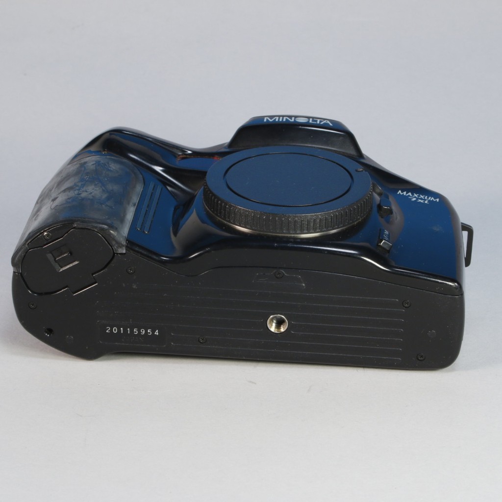 ミノルタ　フィルム一眼レフカメラ　MAXXUM 7xi　ズームレンズ Minolta Maxxum 7xi Camera | Blue Moon Camera