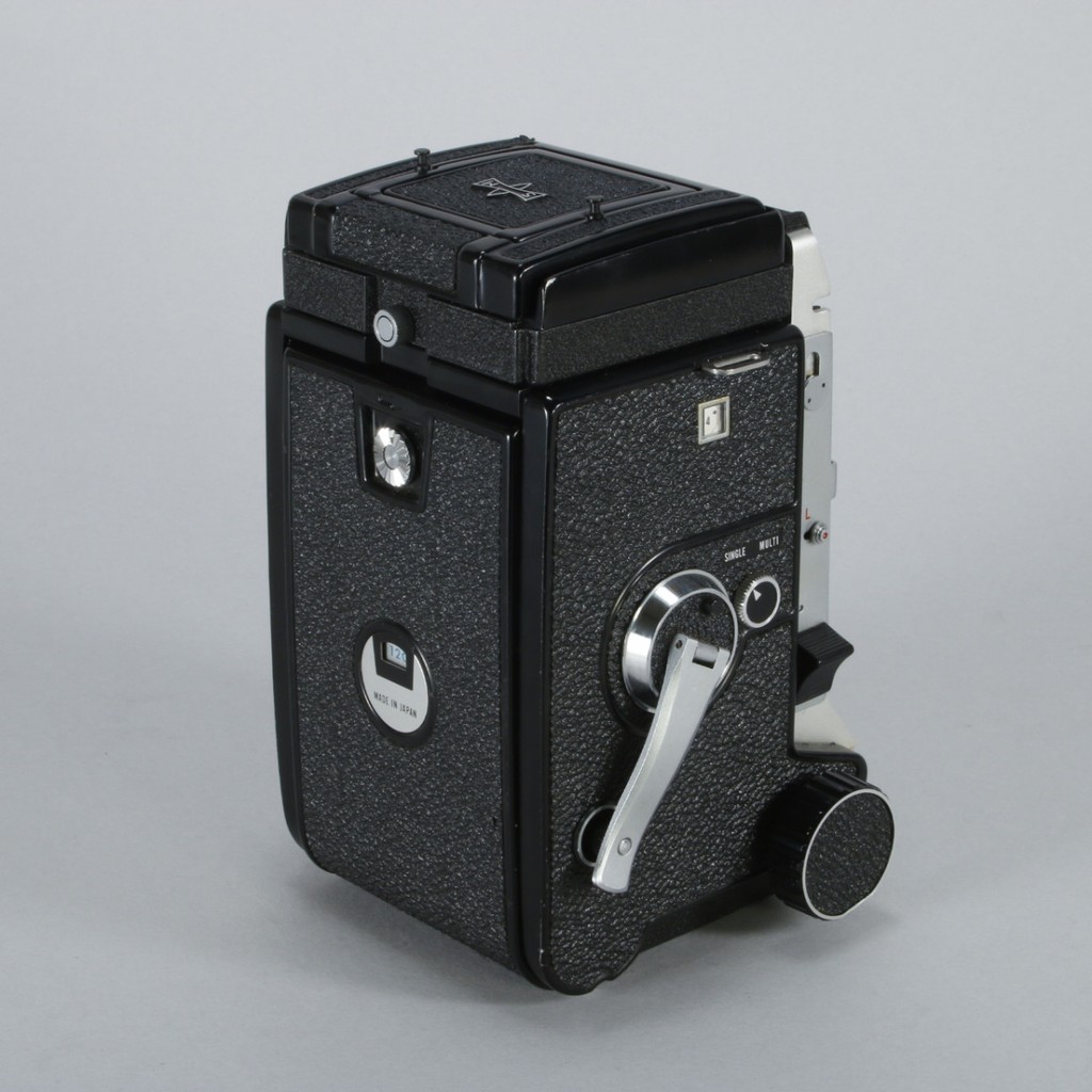 Mamiya C330 Camera with Mamiya 105mm f3.5 Lens | Blue Moon Camera