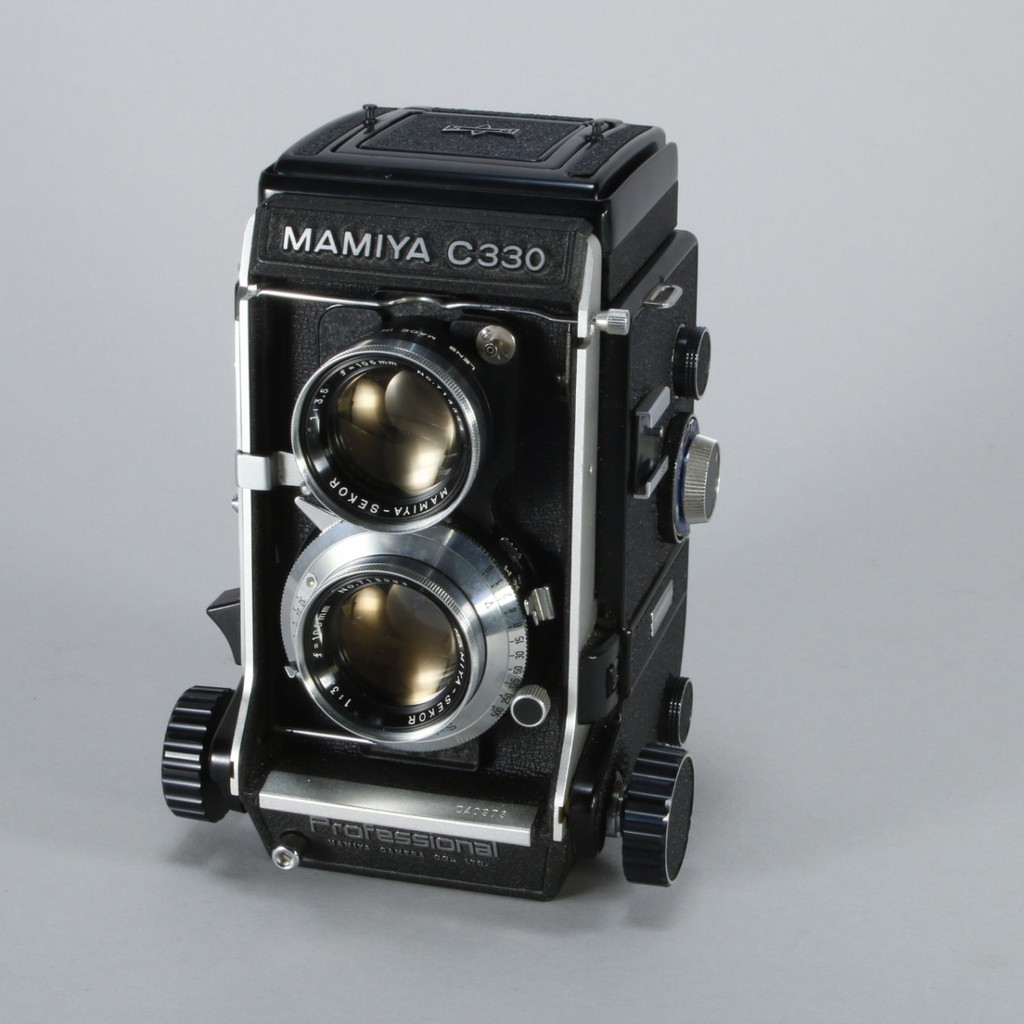 Mamiya C330 Camera with Mamiya 105mm f3.5 Lens | Blue Moon Camera