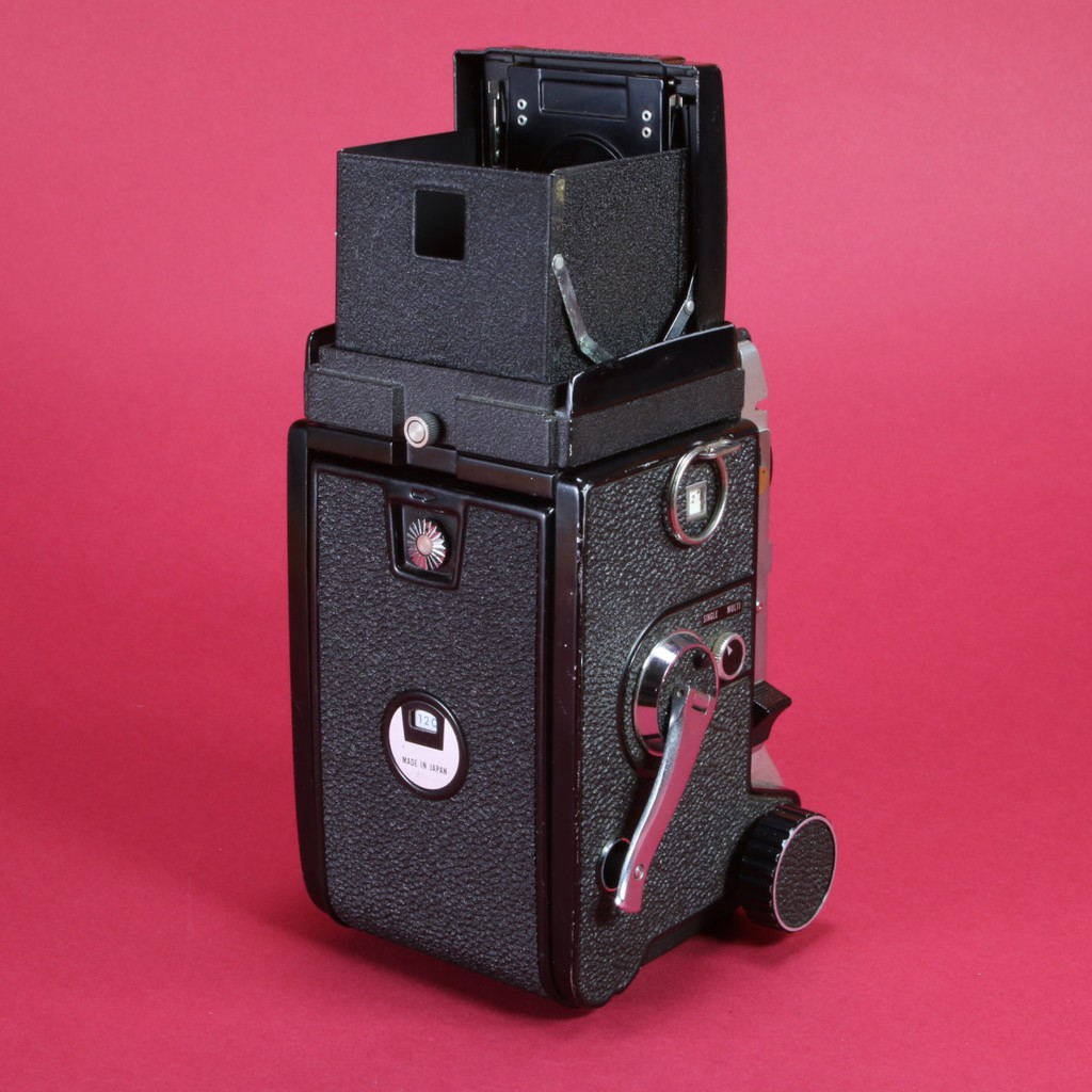 Mamiya C330 Camera with 105mm f3.5 Lens - Versatile Medium Format