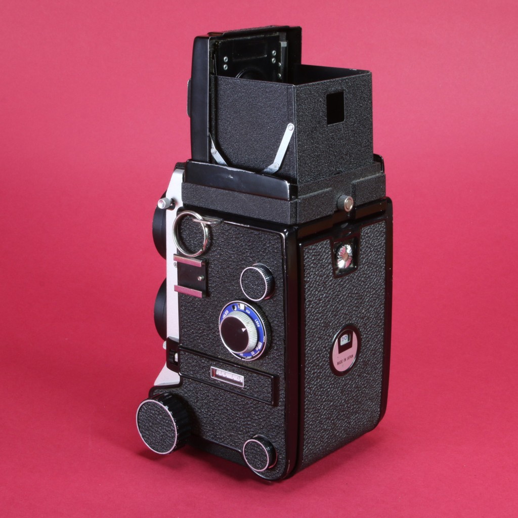 Mamiya C330 Camera with 105mm f3.5 Lens - Versatile Medium Format