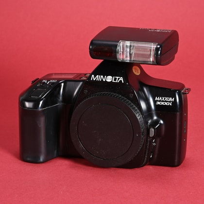 Minolta 100-300mm f/4.5-5.6 AF APO Tele Zoom (A-Mount) | Blue Moon