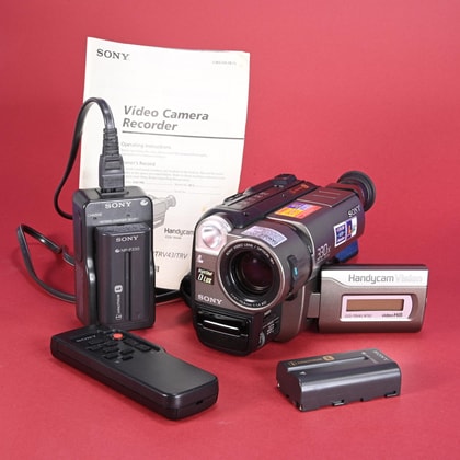 Sony CCD-TR940 Hi8 Handycam Camcorder | Blue Moon Camera