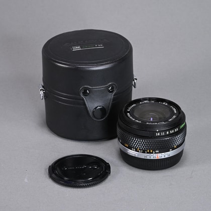 Olympus 135mm f2.8 Zuiko MC Auto-T OM Lens | Blue Moon Camera