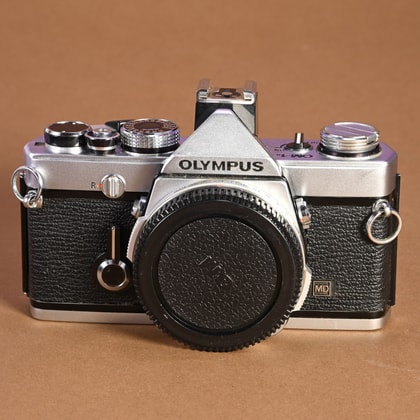 Olympus 135mm f2.8 Zuiko MC Auto-T OM Lens | Blue Moon Camera