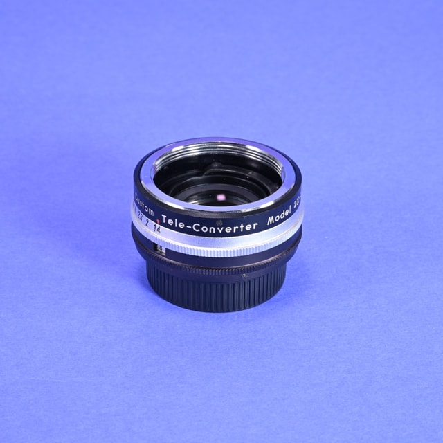 Vivitar Auto 2x Custom Tele-Converter Model 2x-1 for M42