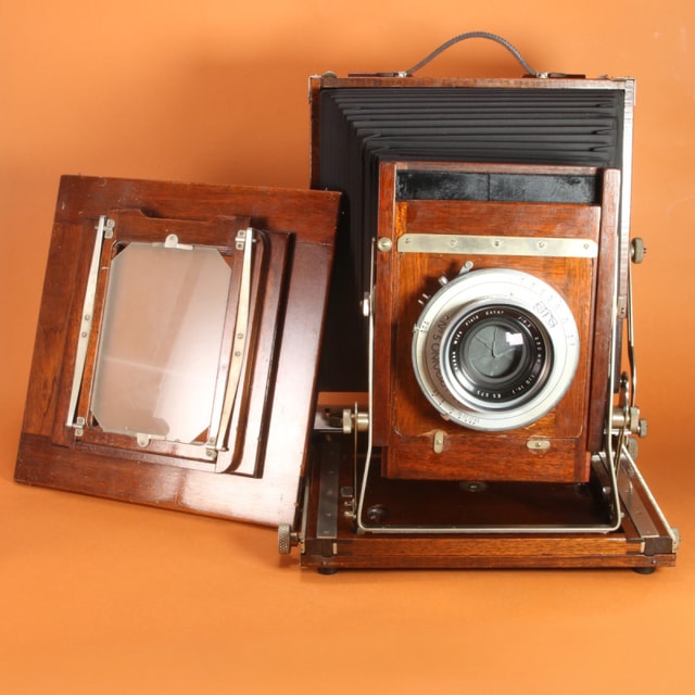 Deardorff V8 8x10 Camera (Refurbished) with Kodak 250mm f6.3 Wide Field Ektar