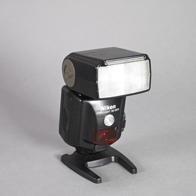 Nikon Speedlight SB-28DX Flash