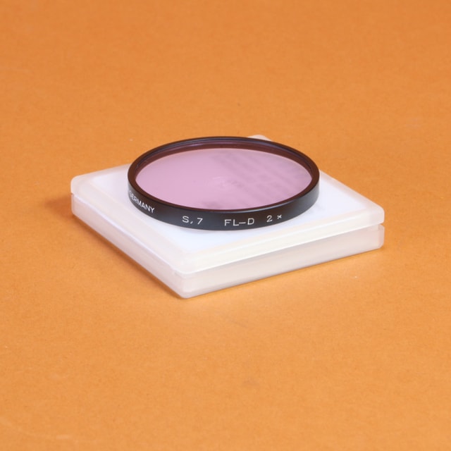 B+W FL-D Fluorescent Light Filter - Series VII
